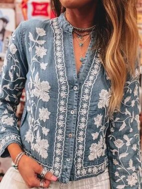 Foxy women Light Blue lightweight Embroidered Floral Button-Up top/ Cardi Sz M